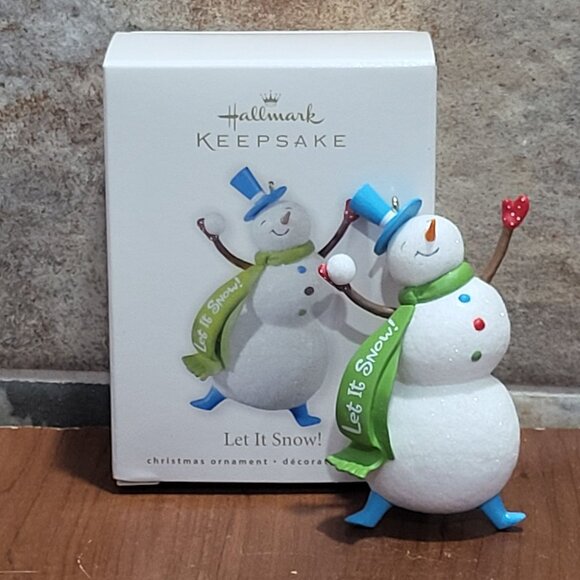 Hallmark Christmas Ornament Let It Snow 2010 - Picture 1 of 12
